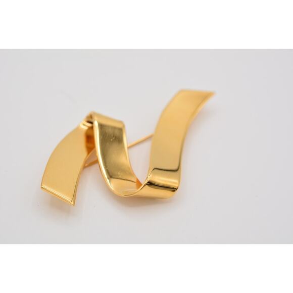 Monet Vintage Ribbon Pin Brooch Ribbon Gold Tone Shiny Chunky Signed 1980s Bin1 - Picture 10 of 12